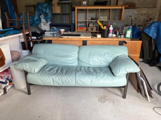 Poltrona Frau Zweisitzer-Sofa aus hellblauem Leder