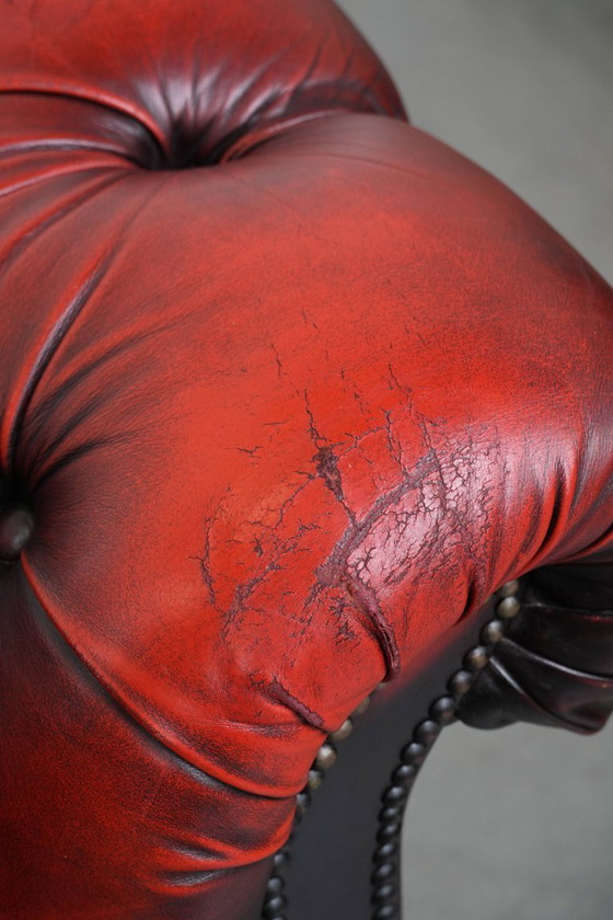 Image 1 of Rode rundleren chesterfield buttonseat fauteuil