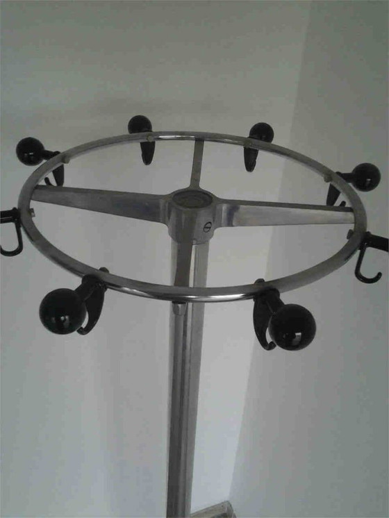 Image 1 of Porte-manteau en aluminium poli pour huit manteaux des années 1960-70, vintage