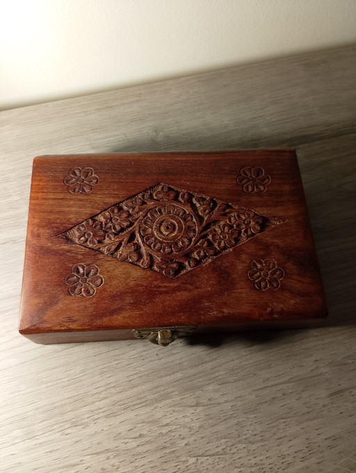 Hand-carved, handcrafted jewelry storage box made of sheesman wood from India