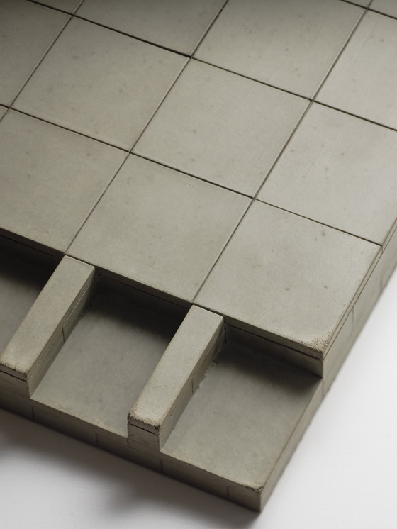 Image 1 of Oggetto a parete in cemento brutalista