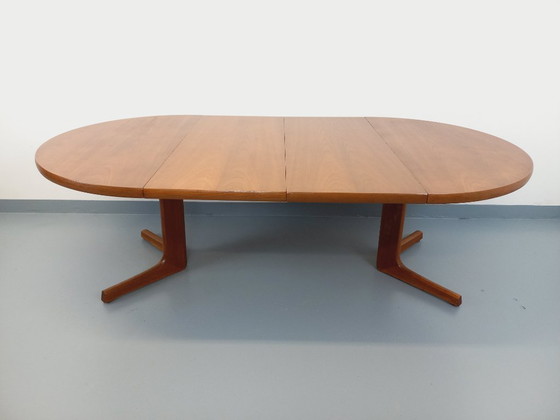 Image 1 of Table à manger ronde scandinave vintage en teck des années 60 avec rallonges