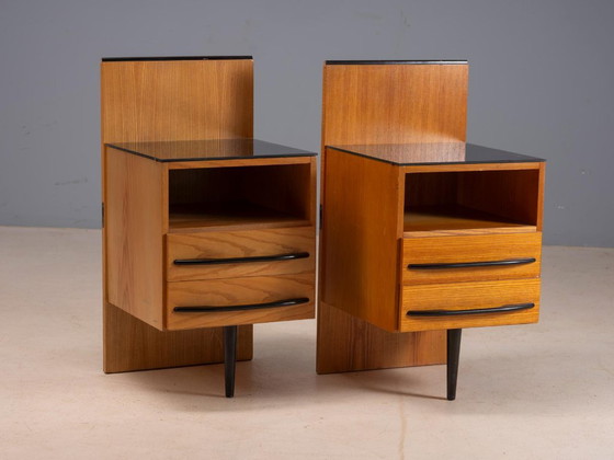 Coppia di comodini vintage cechi di Mojmir Požar, anni '60, in legno e vetro, 42 × 40 × 81 cm – Wood (photo 4 of 10)