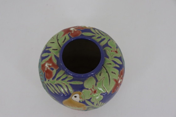 Tropical Art Deco Style Vase – Parrot & Monstera Decor (27 cm) – Ceramic (photo 4 of 5)
