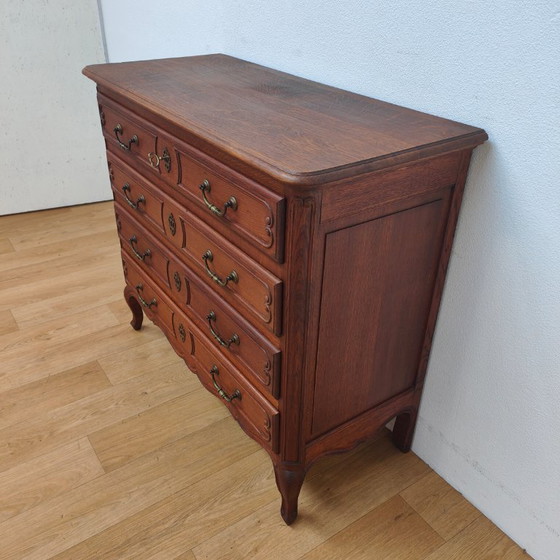 Image 1 of Cassettiera/comò vintage in legno rustico, stile Queen Anne