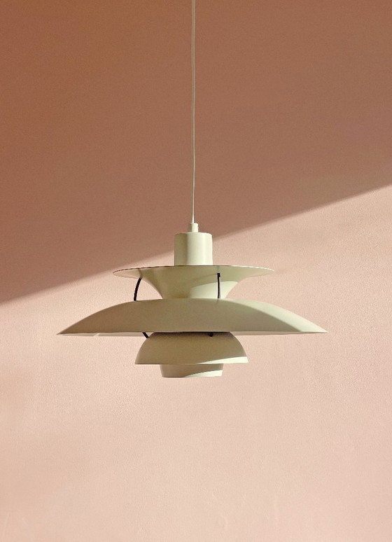 Image 1 of Poulsen PH5 LAMP wit vintage design Denmark MidCentury
