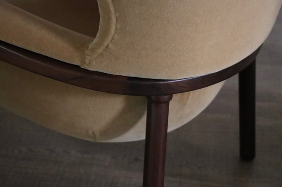 Image 1 of Paar skulpturale Lounge-Sessel im Midcentury-Modern-Stil aus Mohair und Holz, Italien, 1950er Jahre