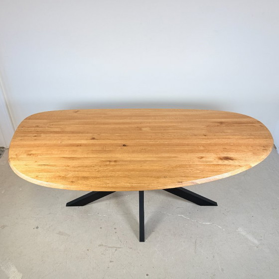 Image 1 of Organisch eiken eettafel met stalen matrixpoot, Hjort Knudsen