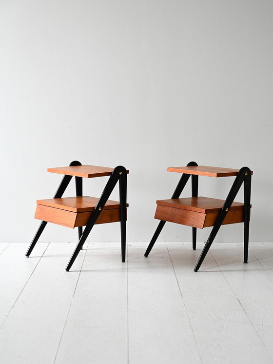 Image 1 of Paire de tables de nuit scandinaves des années 1960 avec détails noirs