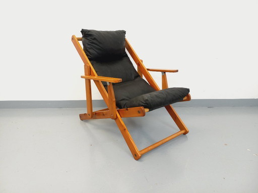 Vintage adjustable folding chaise lounge chair in pine and faux leather from the 1970s
