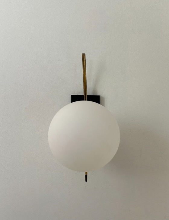 Image 1 of Lampada da parete vintage in ottone e opalina, Francia 1960