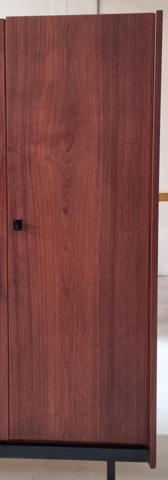 Image 1 of guardarropa de mediados de siglo