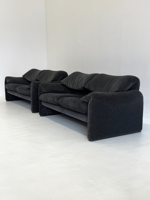 Cassina Maralunga 2-seater black-grey by Vico Magistretti