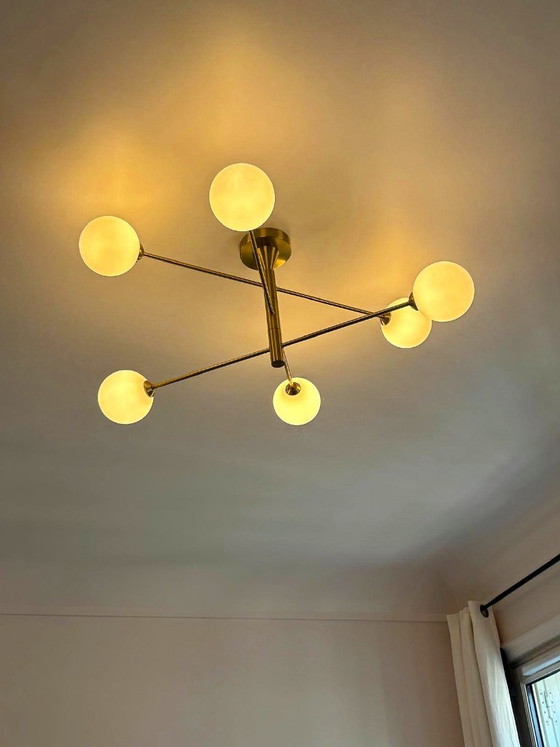 Lampadario Cassius 6 globi in vetro bianco e metallo dorato – Plafoniere, Marmo (photo 2 of 5)