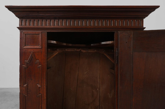 Image 1 of Armadio antico francese in quercia intagliato a mano del XVI secolo