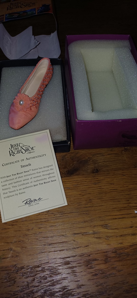Image 1 of Raine “Just the Right Shoe” collection miniature shoes – approx. 35 pieces with boxes & catalogue