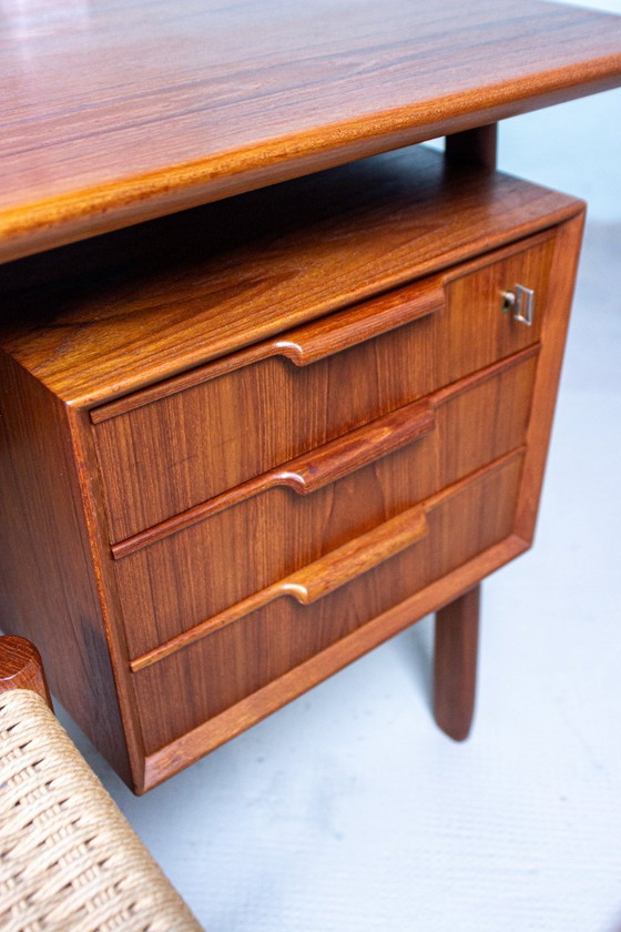 Image 1 of Vintage teakhouten secretair bureau, ladekast, Deens Riis Antonsen