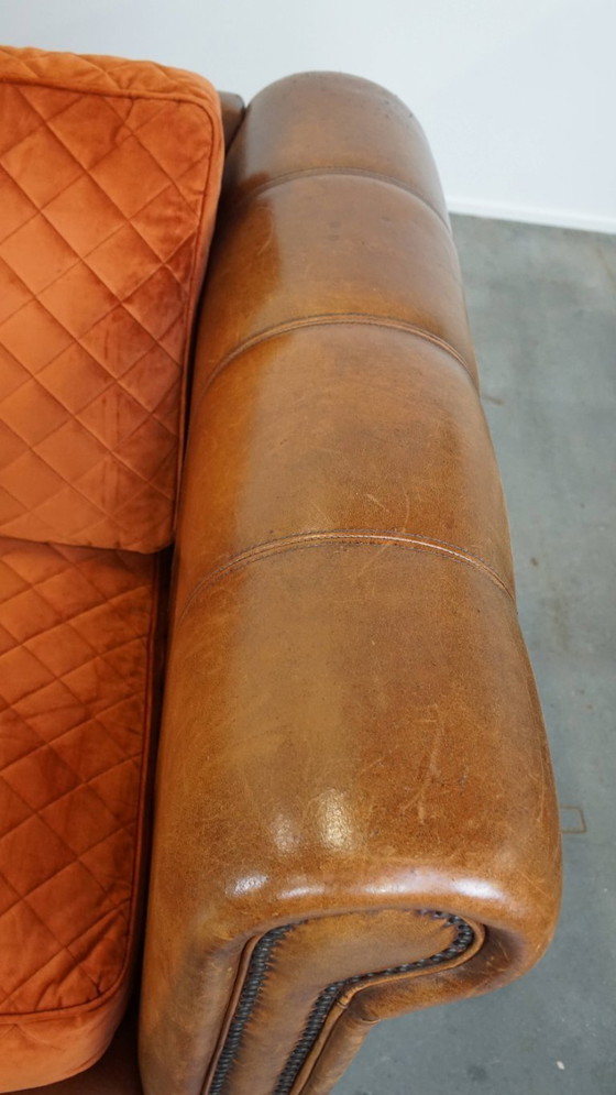 Image 1 of Divano in pelle di pecora da 2,5 posti di alta qualità con cuscini di seduta e schienale in tessuto arancione