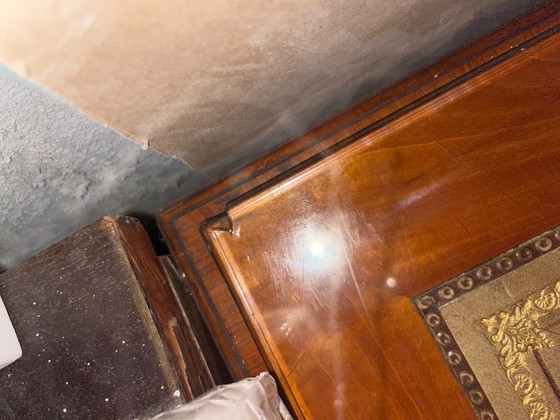 Image 1 of Maple & Co Prachtig Edwardiaans bureau van satijnhout met kruisbanden van walnoothout