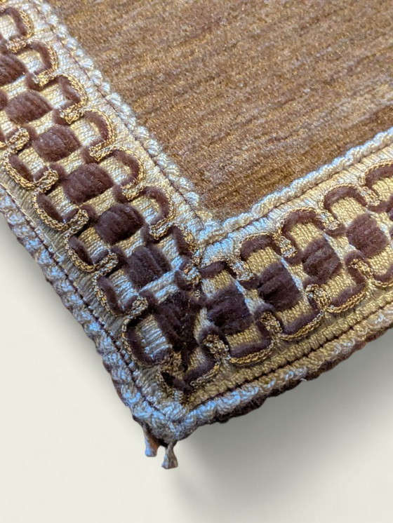 Image 1 of Vintage bruine tafelloper met gouden rand – 95 × 40 cm – Goede staat