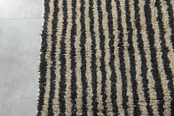 Image 1 of Marokkaans tapijt met strepenpatroon, 2,4 x 1,6 m
