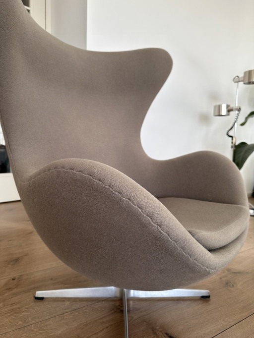 Vintage Fritz Hansen Egg Chair IZGST