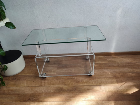 Image 1 of Carrello del tavolo dei mobili TV in plexiglass acrilico con piano in vetro su ruote