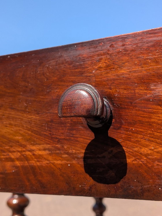 Antieke Victoriaanse etagère met 4 etages en gedraaide spoelversiering. – Boekenkasten, Wood (photo 11 of 14)