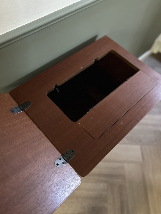 Image 1 of Armoire à couture Singer vintage du milieu du siècle