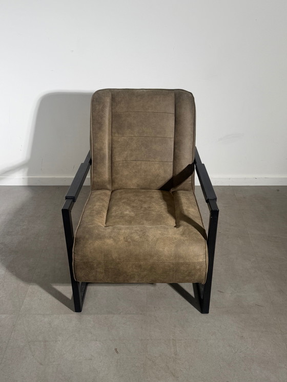 Industriële loungestoel – Taupekleurige bekleding en zwart metalen frame – Fauteuils (photo 3 of 4)