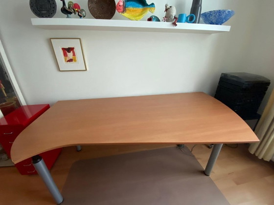 Image 1 of Fraai vormgegeven bureau Wave van Vepa