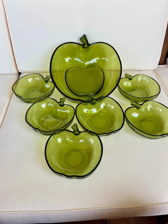 Vintage Groene Glazen Fruitschaal met 6 Dessertschaaltjes | Appelvorm | Jaren 70 Glazen Schalenset | – Glass (photo 3 of 8)