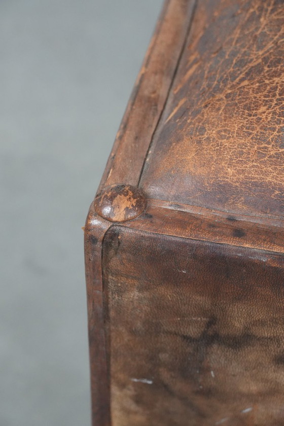 Image 1 of Unieke antieke schapenleren stoel/ armchair met een bijzonder Noord-Afrikaans design