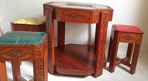 Image 1 of Octagonal pedestal table + 2 footstools Colonial 30s