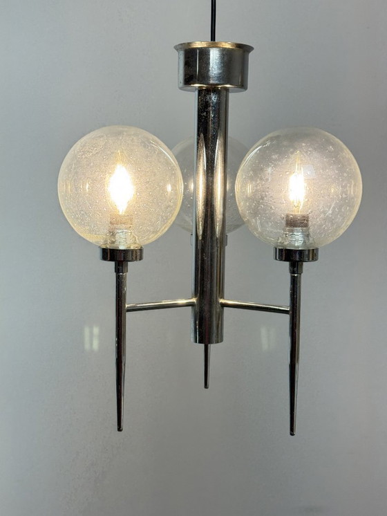 Image 1 of Lámpara colgante de tres globos cromada de diseño de mediados de siglo, Alemania, década de 1970