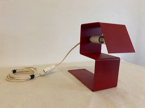 Lampe de table vintage géométrique en métal rouge, années 1970 – Metal (photo 5 of 11)
