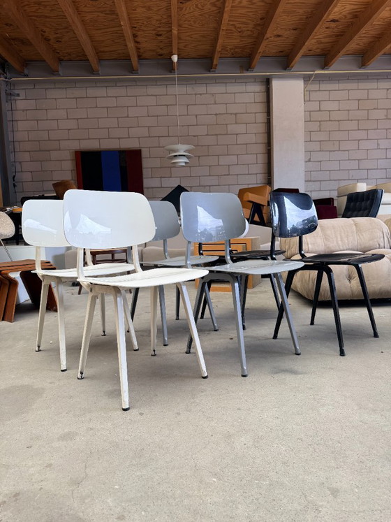 Revolt chairs by Friso Kramer (set of 6) – Ahrend de Cirkel, Dining chairs, Metal, Plastic (photo 3 of 16)