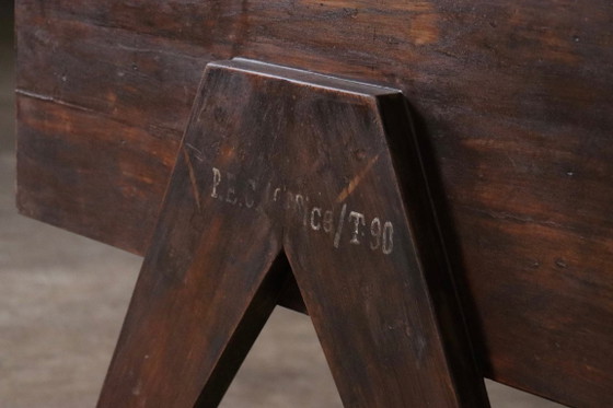 Bureau van Pierre Jeanneret met geïntegreerde lamp, Chandigarh, jaren 1950 – Wood (photo 13 of 18)