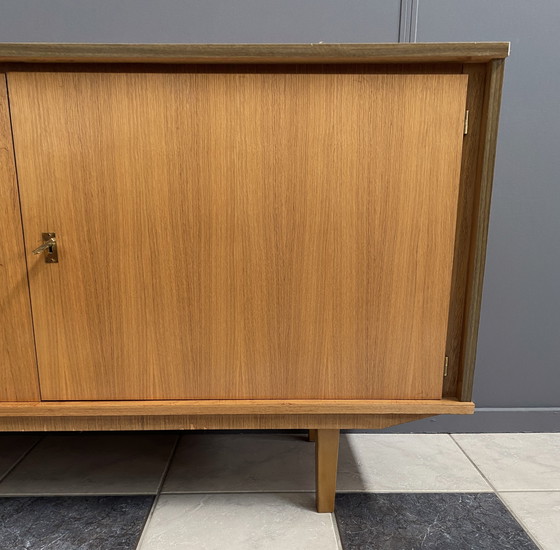 Image 1 of Buffet en bois à 2 portes de Suède