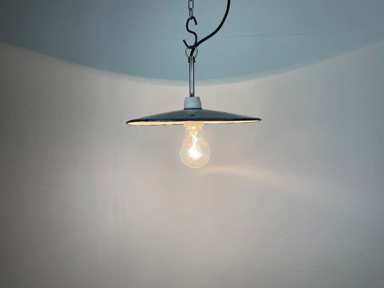 Image 1 of Lámpara colgante industrial esmaltada en color petróleo, década de 1970