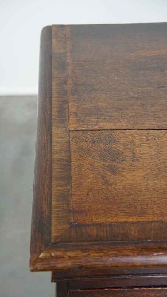 Image 1 of Gran cómoda antigua inglesa de roble con 5 cajones del siglo XVIII