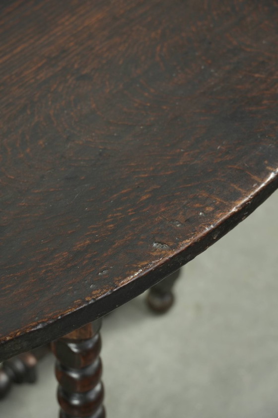 Image 1 of Mooie antieke Engelse eikenhouten gateleg tafel uit eind 17e/ begin 18e eeuw met bobbin gedraaide poten