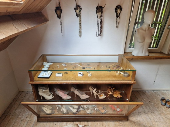 Image 1 of Vintage display case, mobile