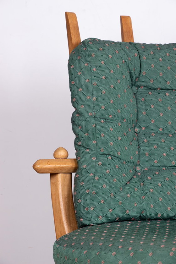 Image 1 of Gran sillón francés de roble macizo diseñado por Guillermo y Chambron para Your Home en 1960.