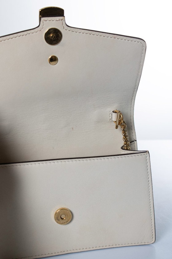 Image 1 of Gucci Sylvie Mini-Kettentasche in Weiß
