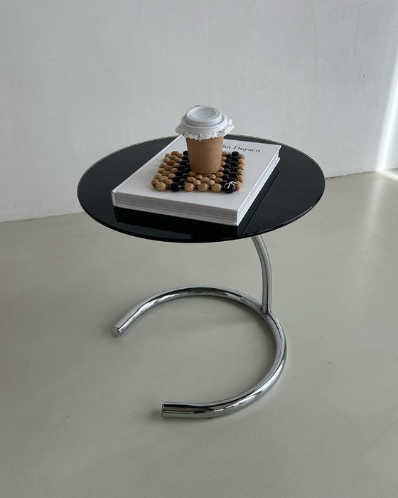 Image 1 of Tavolino minimalista in cromo e vetro