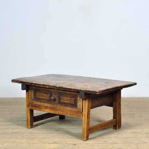 Spanish chestnut coffee table, 17th/18th century