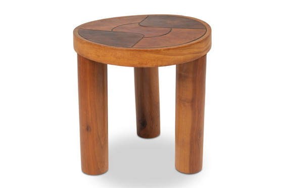 Image 1 of Krukjes en wandlamp van kersenhout en leer. Jaren 70.