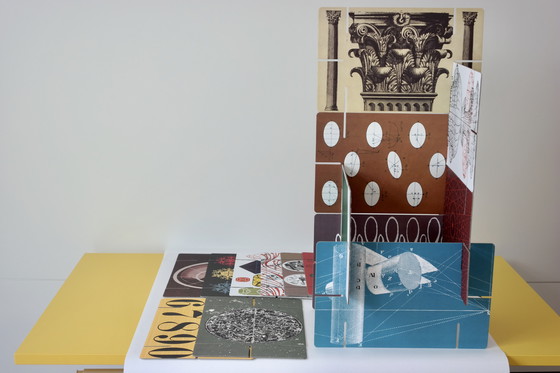 Image 1 of Eames, reusachtig kaartenhuis, ontworpen door Ray & Charles in 1952