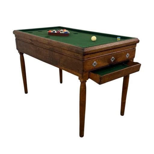 Kleiner Billardtisch, dunkles Holz